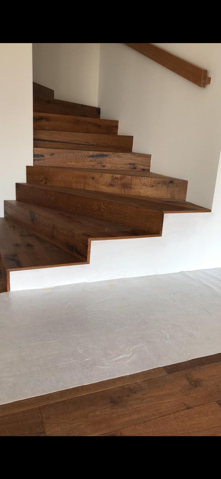 Treppe mit Eichenholzstufen